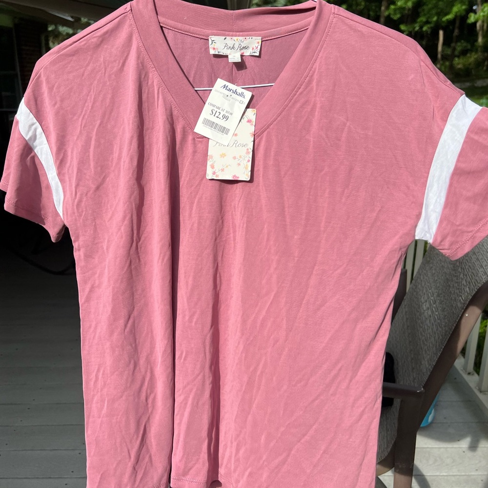 Pink rose t shirt. Never worn still has tags size small